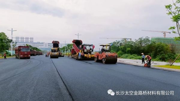 長沙太空金路橋材料有限公司,雙鋼輪壓路機,福格勒瀝青攤鋪機,AC系列,AF系列,SBS系列 長沙太空金路橋材料有限公司,雙鋼輪壓路機,福格勒瀝青攤鋪機,AC系列,AF系列,SBS系列